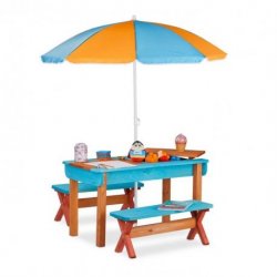 Sodo staliukas su daiktadėže ir skėčiu