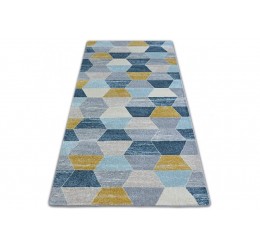 Stačiakampis kilimas puoštas pilkais ir mėlynais šešiakampiais