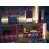 Rožinis medinis lėlių namas su LED apšvietimu ir baldais
